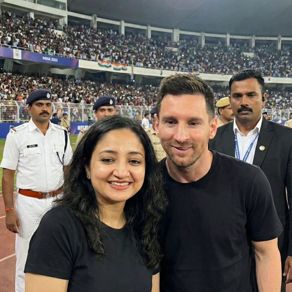 Stadium Selfie with Lionel Messi (Girl Fan Version)